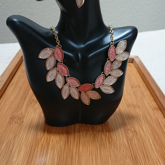 Ellen Tracy Necklace & Earring set - Picture 9 of 16